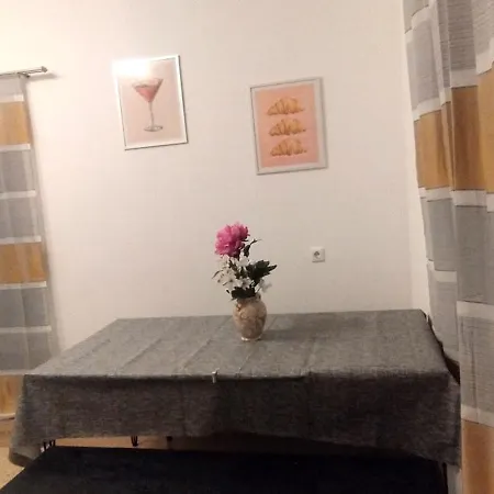 Apartment Grimming *